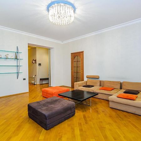 Апартаменты Vip Apartamen Nizami Street Баку Экстерьер фото