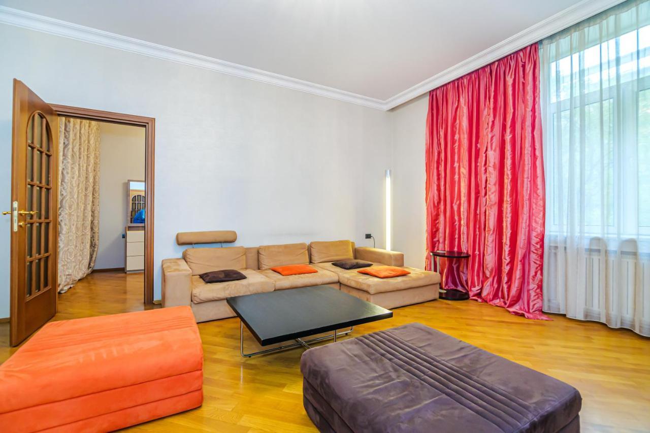Апартаменты Vip Apartamen Nizami Street Баку Экстерьер фото
