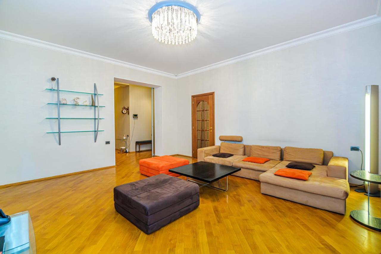 Апартаменты Vip Apartamen Nizami Street Баку Экстерьер фото