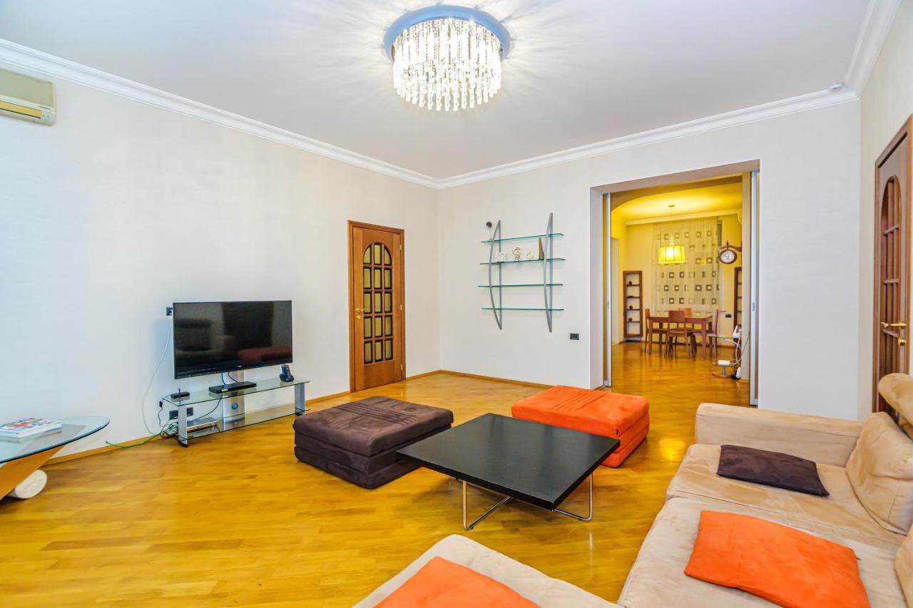 Апартаменты Vip Apartamen Nizami Street Баку Экстерьер фото