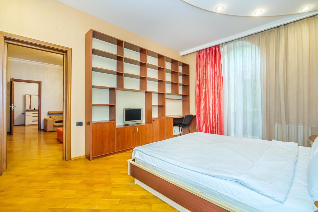 Апартаменты Vip Apartamen Nizami Street Баку Экстерьер фото