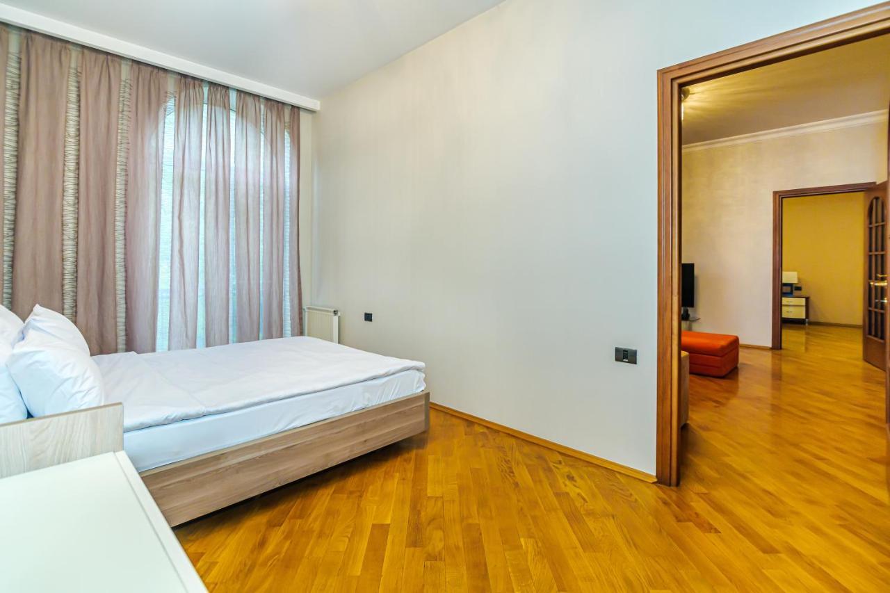 Апартаменты Vip Apartamen Nizami Street Баку Экстерьер фото
