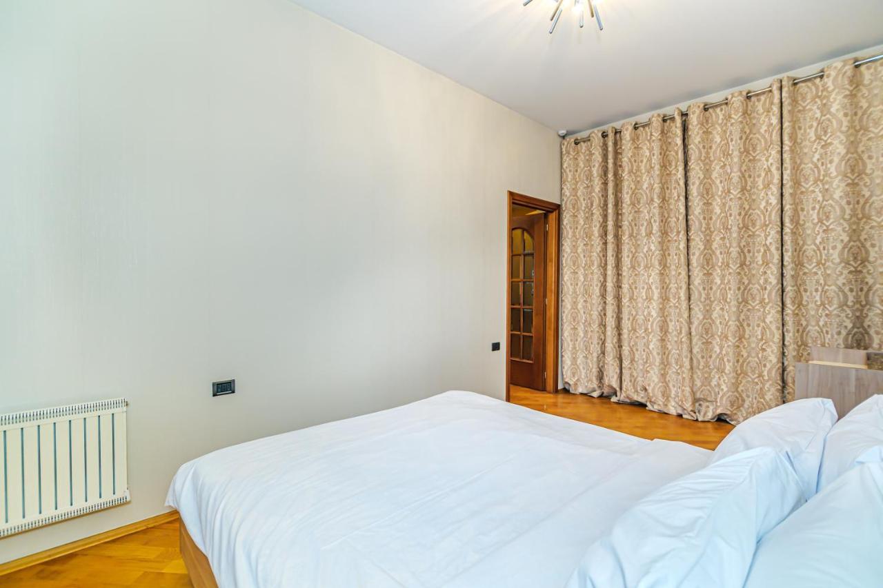 Апартаменты Vip Apartamen Nizami Street Баку Экстерьер фото