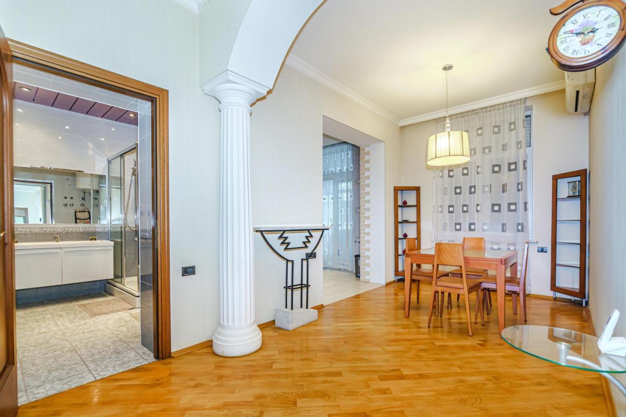 Апартаменты Vip Apartamen Nizami Street Баку Экстерьер фото