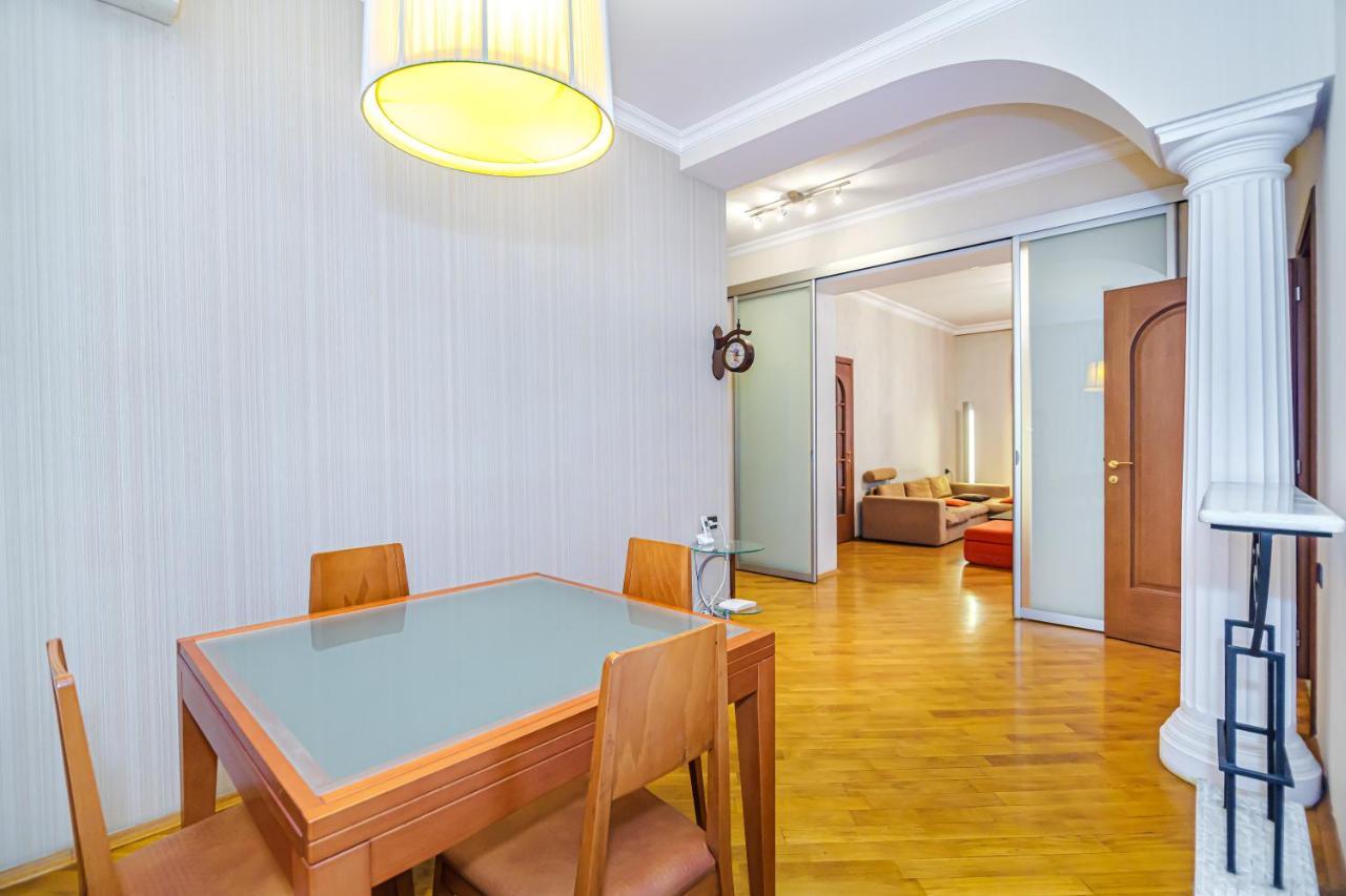 Апартаменты Vip Apartamen Nizami Street Баку Экстерьер фото