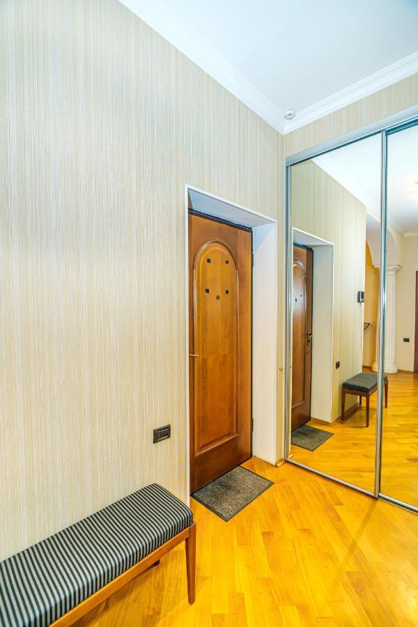 Апартаменты Vip Apartamen Nizami Street Баку Экстерьер фото